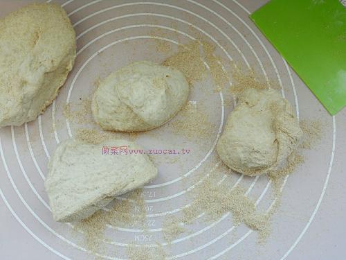 粗粮麦麸主食面包的做法