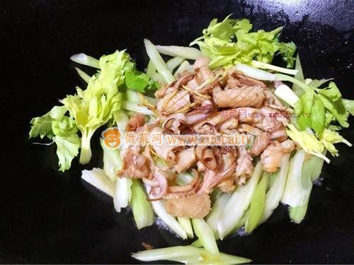 西芹炒鱿鱼的做法