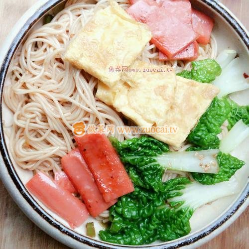 葱香红油拌面的做法
