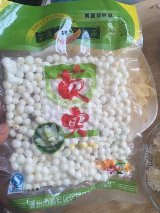 莲子茨实雪耳胶的做法步骤：2