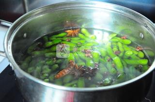 夏季爽口煮毛豆的做法步骤：4