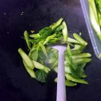 芥兰炒腊肉的做法步骤6