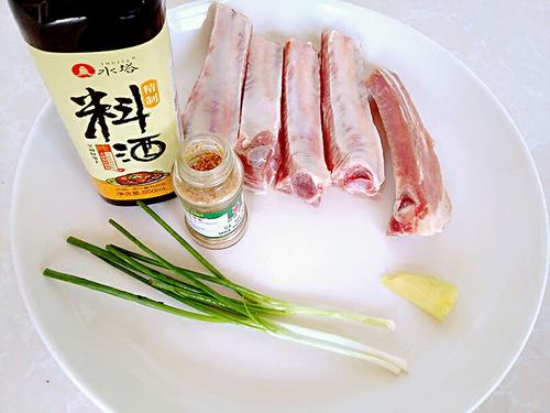 干煸椒盐排骨的做法