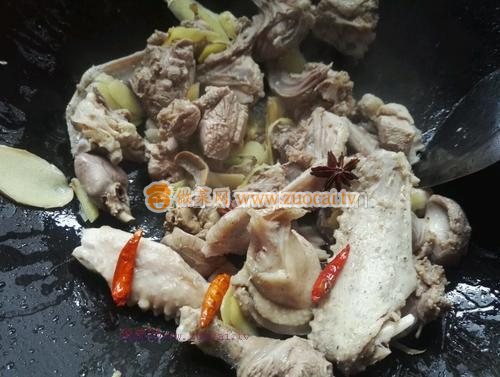 砂锅姜母鸭的做法