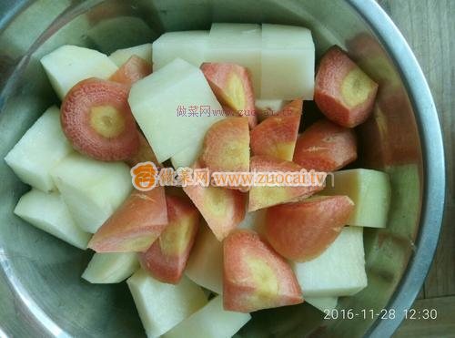 牛肉炖土豆的做法