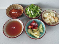 咸肉花菜干锅的做法步骤4