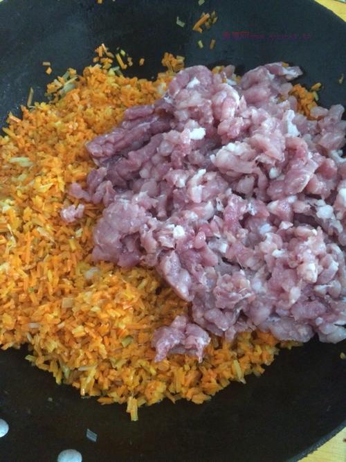 胡萝卜猪肉包子的做法