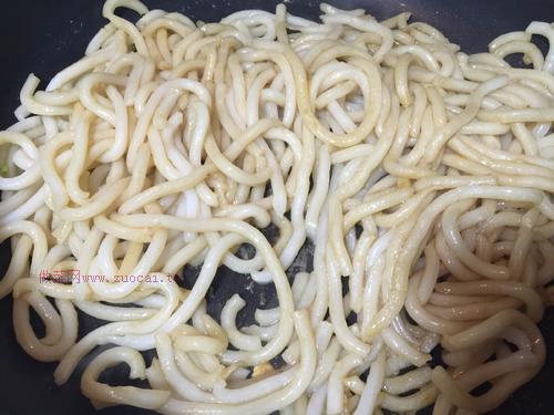 番茄酱三丝炒乌冬面的做法