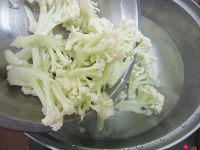 花菜焖鸡翅的做法步骤5