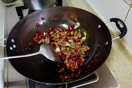 蜜桃香辣肉丁的做法步骤9