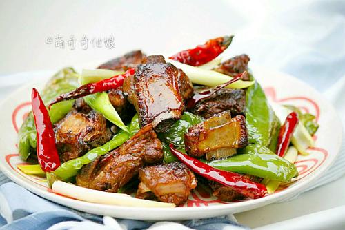 双椒煎排骨的做法