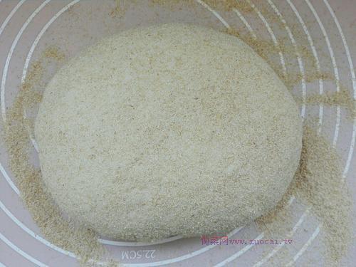 粗粮麦麸主食面包的做法