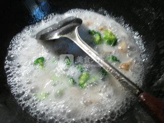 西兰花煮香芋的做法步骤：4