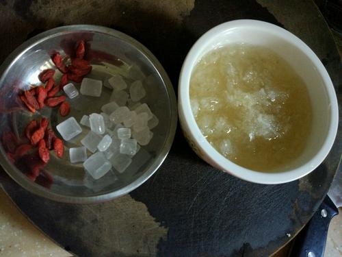 枸杞冰糖燕窝的做法