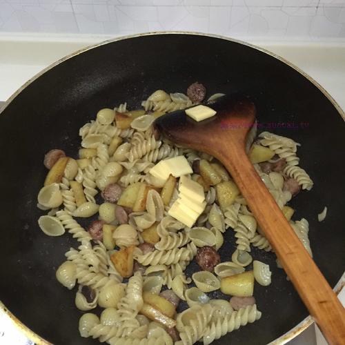 土豆香肠炒意大利面的做法