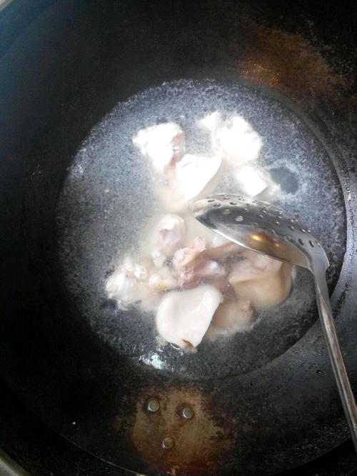 塔吉锅版焖猪蹄的做法