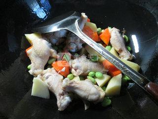 咖喱什锦鸡翅根 的做法步骤：2