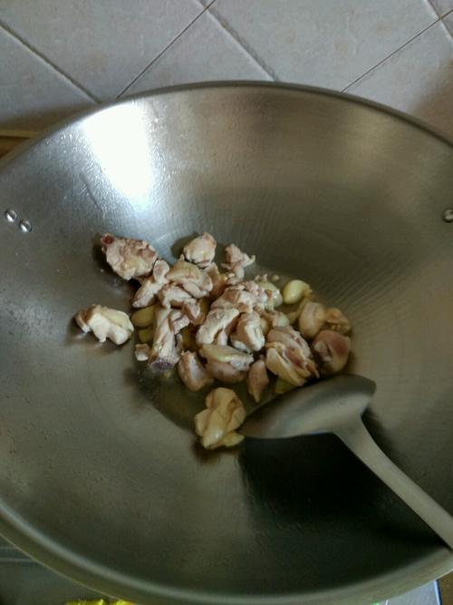 黄焖鸡腿的做法