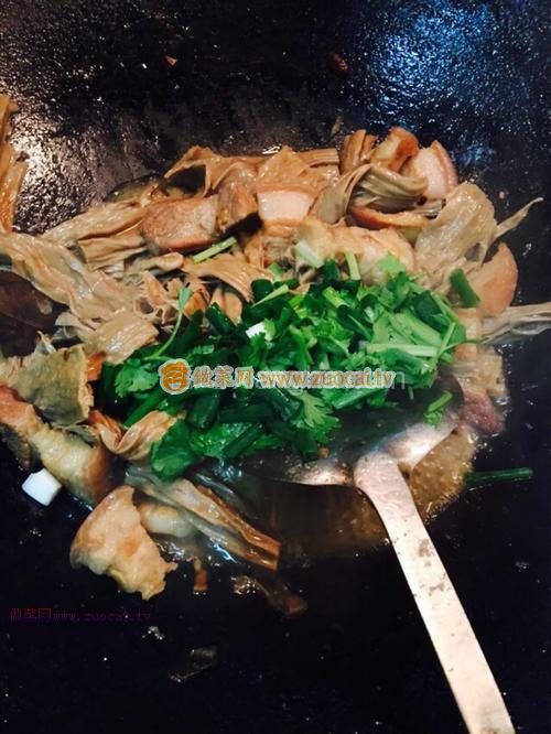 黑腐竹红烧肉的做法