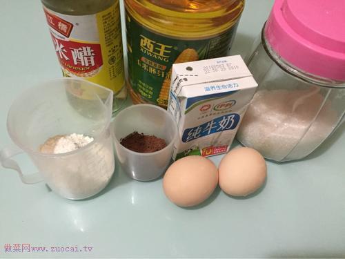六寸可可戚风蛋糕的做法