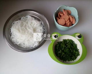 火腿肠煮米粉