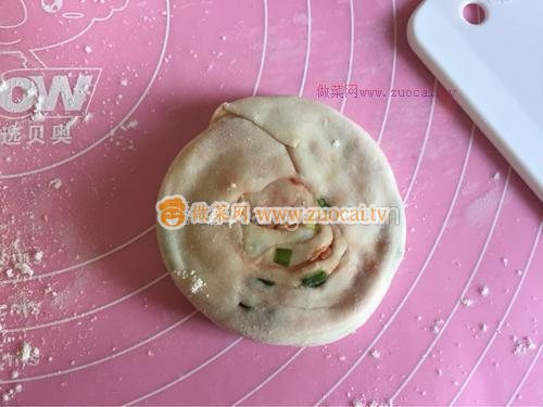 玫瑰腐乳葱花烫面饼的做法
