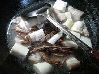 茶树菇茭白烧五花肉的做法步骤：6
