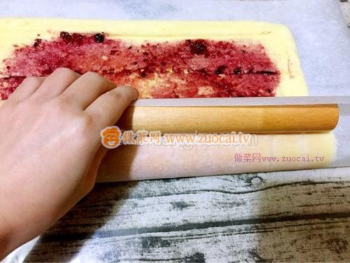 蓝莓蛋糕卷的做法