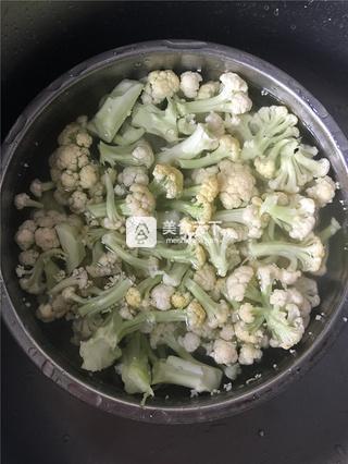 干煸有机菜花的做法步骤:1