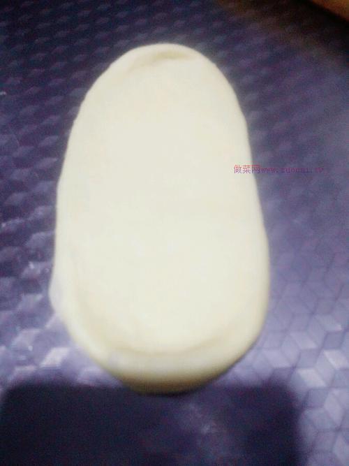 葱香烤肠面包的做法