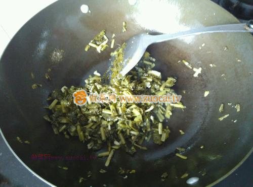 大肠炒酸菜的做法