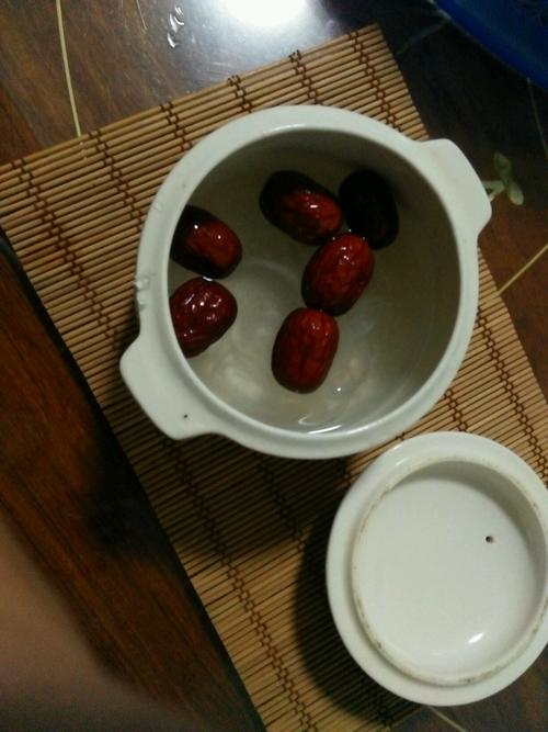 冰糖红枣炖燕窝的做法