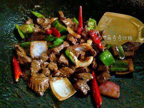酱爆牛肉粒的做法