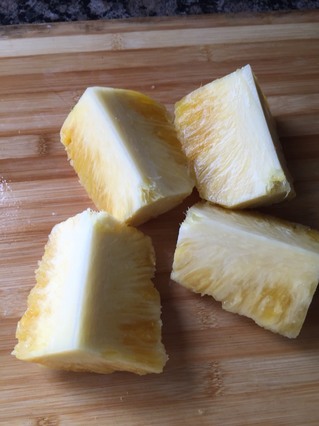 冰镇鲜榨菠萝汁