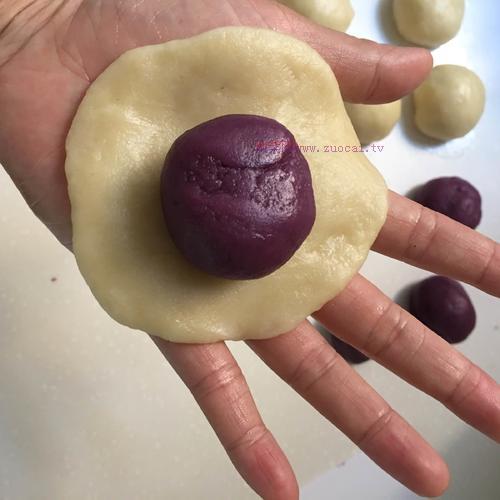 紫薯蛋黄酥的做法