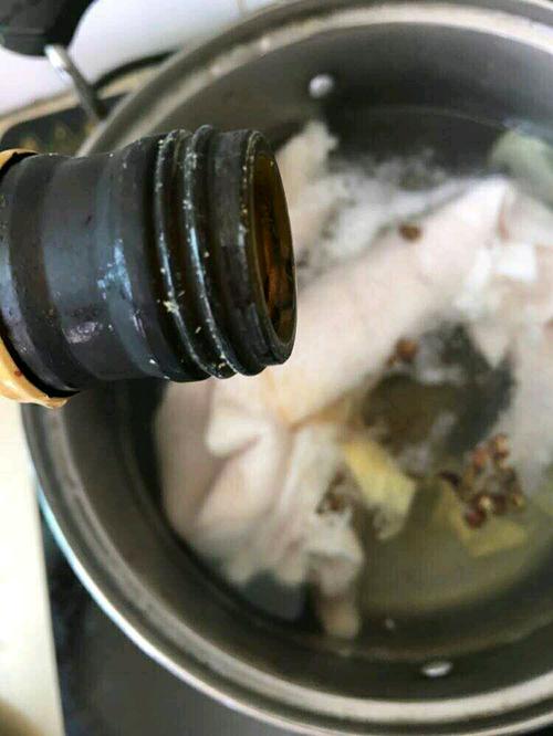 肘子肉焖黄豆的做法