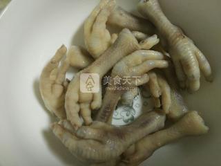 芷香鸡爪的做法步骤：1