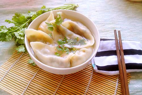 韭菜鸡蛋木耳火腿饺子的做法