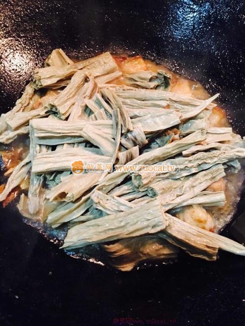黑腐竹红烧肉的做法