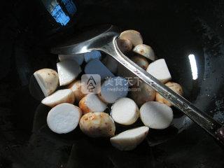西兰花煮香芋的做法步骤：2