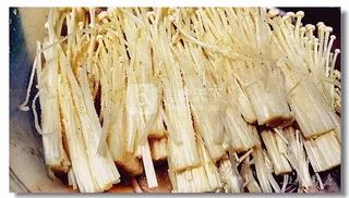 培根金针菇的做法步骤：7