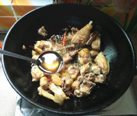 胡萝卜杏鲍菇烧土鸡的做法步骤7