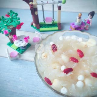 莲子茨实雪耳胶的做法步骤：5