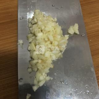 蒜蓉粉丝蒸娃娃菜的做法步骤：2