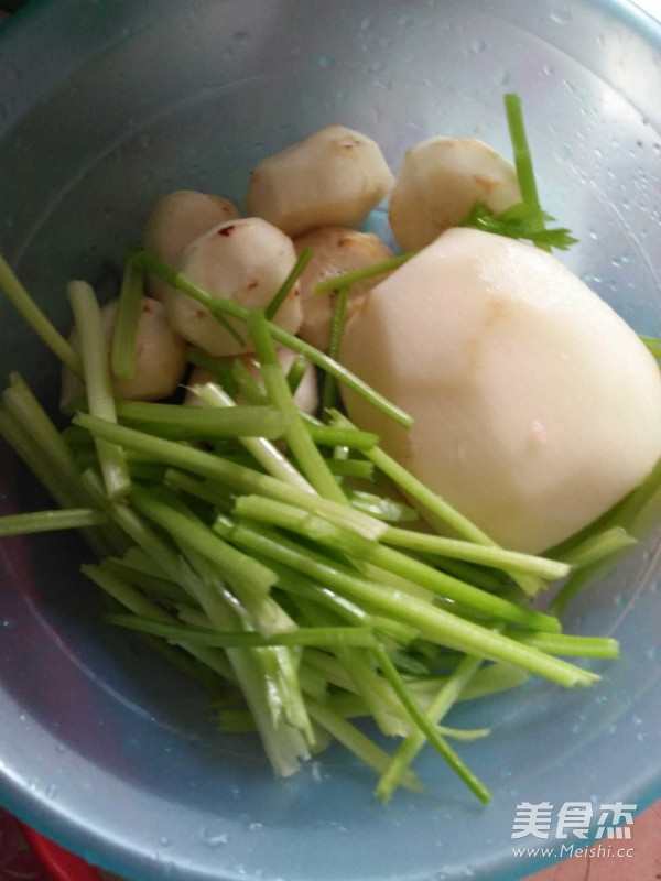 莲藕马蹄芹菜肉丸的做法