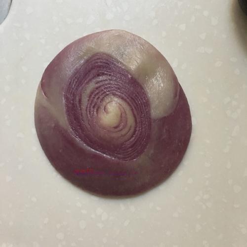 紫薯蛋黄酥的做法