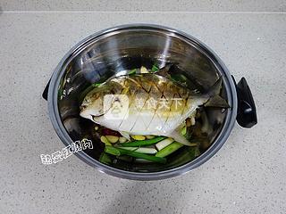 蒜烧金鲳鱼的做法步骤：8
