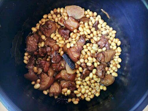 肘子肉焖黄豆的做法