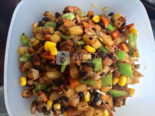 香菇土豆什锦蛋炒饭的做法步骤：14