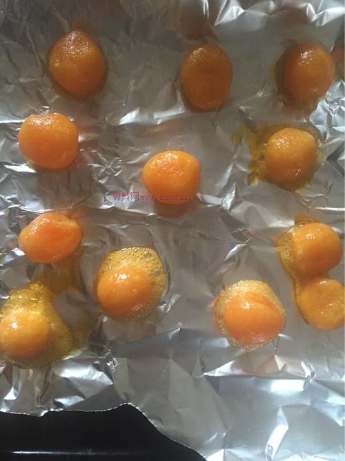 蛋黄酥（黄油版）的做法